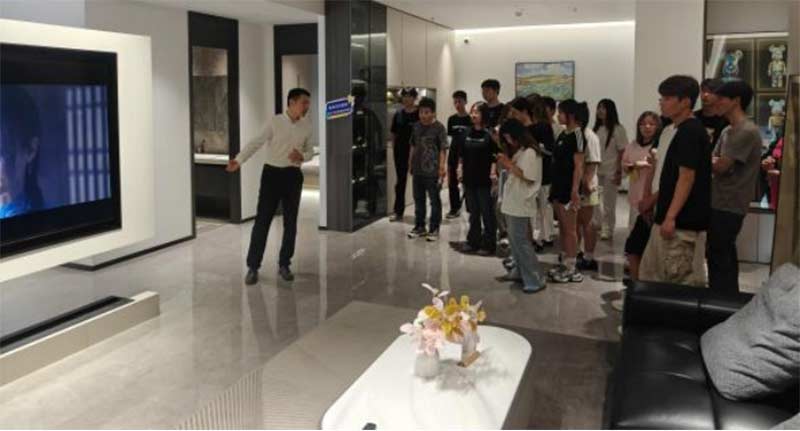 山东力明科技职业学院商学院师生赴建众美家开展访企拓岗活动